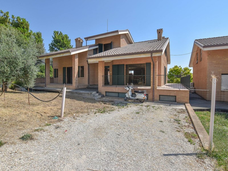 Casa Semi Indipendente in Vendita a Magliano di Tenna, 163'000&euro;, 240 m²