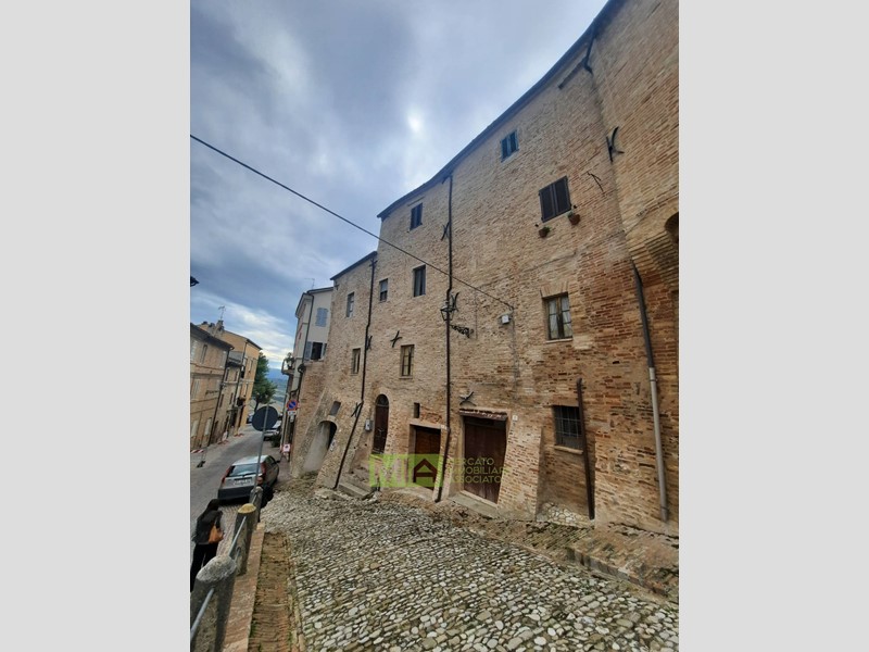 Casa Indipendente in Vendita a Carassai, 30'000€, 77 m²