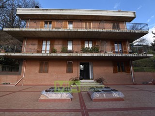 Quadrilocale in Vendita a Amandola, 68'000€, 58 m²