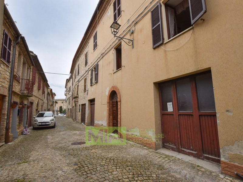 Appartamento in Vendita a Montelparo, 100'000€, 560 m²