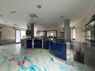Immobile commerciale in Affitto a Comunanza, 150 m²