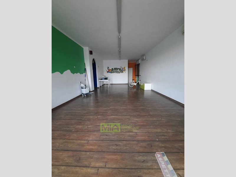 Immobile commerciale in Affitto a Altidona, 500&euro;, 50 m²