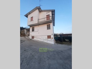 Quadrilocale in Vendita a Monsampietro Morico, 55'000€, 87 m²