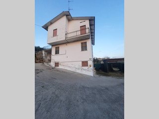Quadrilocale in Vendita a Monsampietro Morico, 55'000&euro;, 87 m²
