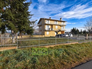 Appartamento in Vendita a Santa Vittoria in Matenano, 70'000€, 105 m²