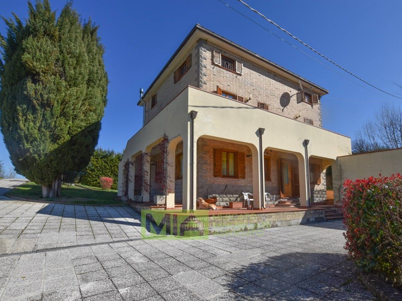 Appartamento in Vendita a Smerillo, 315'000€, 310 m²