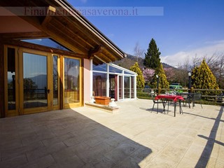 Attività commerciale in Vendita a Bleggio Superiore, 430'000€, 385 m²