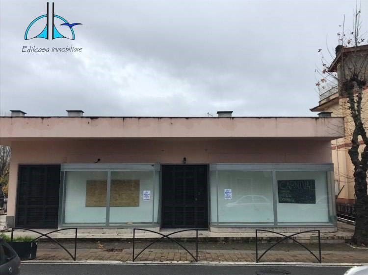 Immobile commerciale in Vendita a Fara in Sabina, 230'000&euro;, 290 m²