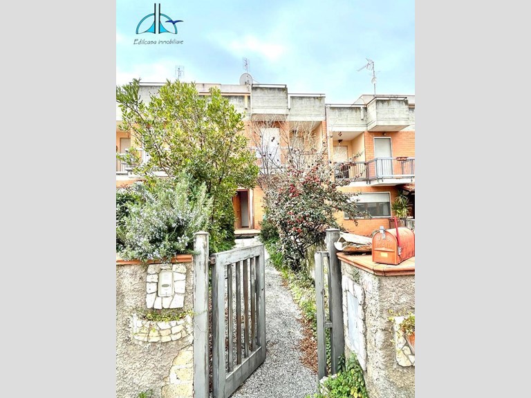 Villetta a schiera in Vendita a Nerola, 150'000€, 145 m²