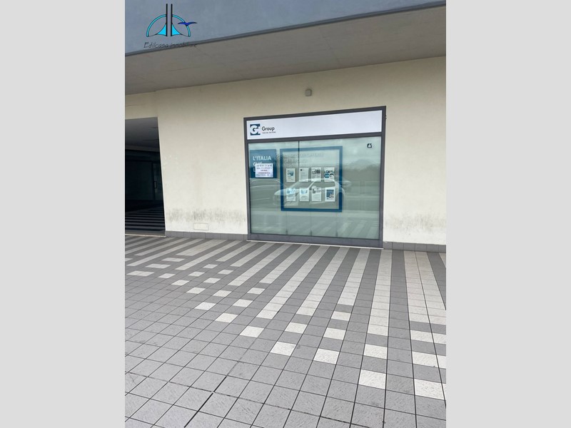 Immobile commerciale in Affitto a Fara in Sabina, 750€, 45 m²