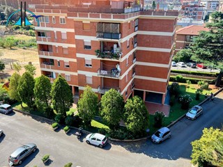Quadrilocale in Vendita a Roma, 370'000&euro;, 140 m²