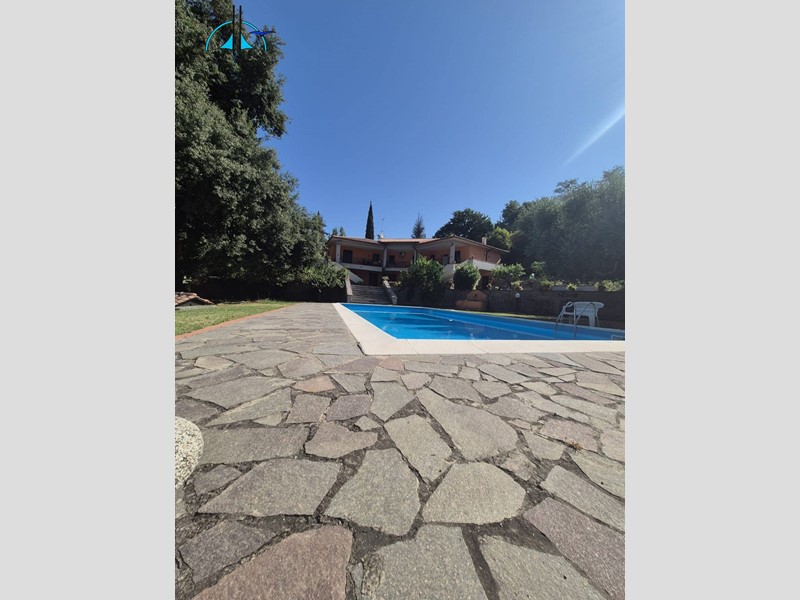 Villa in Vendita a Montopoli di Sabina, 519'000€, 301 m²