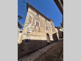 Trilocale in Vendita a Fara in Sabina, 40'000&euro;, 75 m²