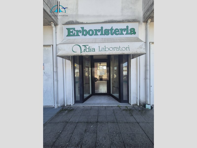 Immobile commerciale in Vendita a Rieti, 62'000&euro;, 51 m²