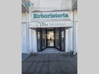 Immobile commerciale in Vendita a Rieti, 62'000&euro;, 51 m²