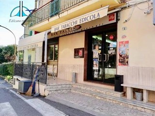 Attività commerciale in Affitto a Fara in Sabina, 20'000€, 80 m²