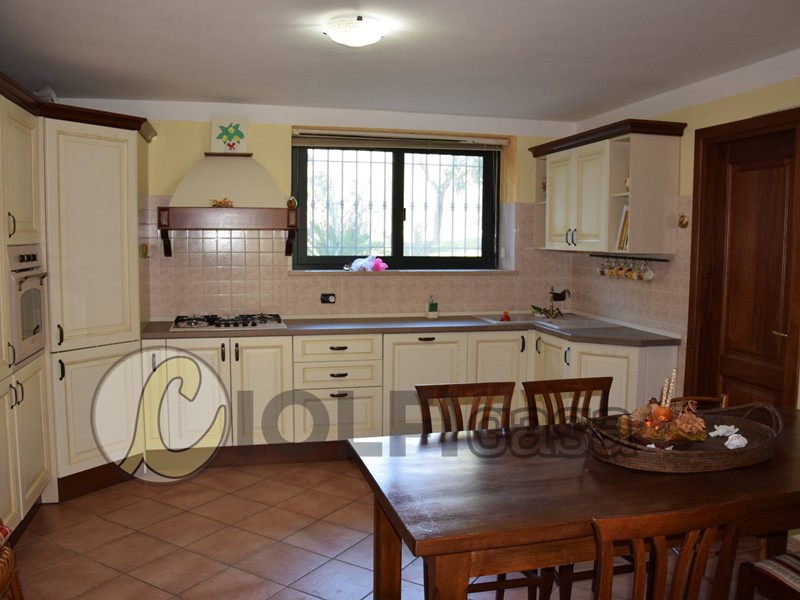 Villetta a schiera in Vendita a Cervaro, 165'000€, 180 m²