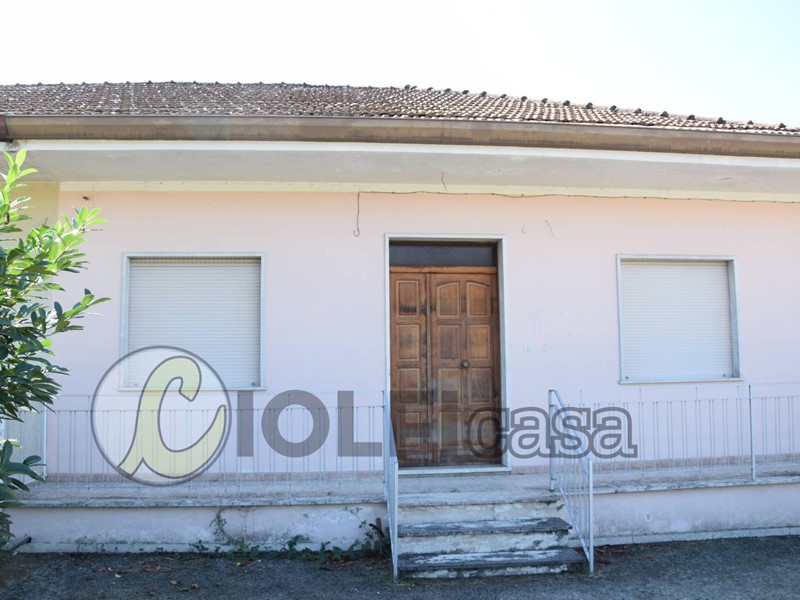 Villetta a schiera in Vendita a Pignataro Interamna, 87'000€, 113 m²