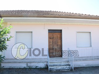 Villetta a schiera in Vendita a Pignataro Interamna, 87'000€, 113 m²