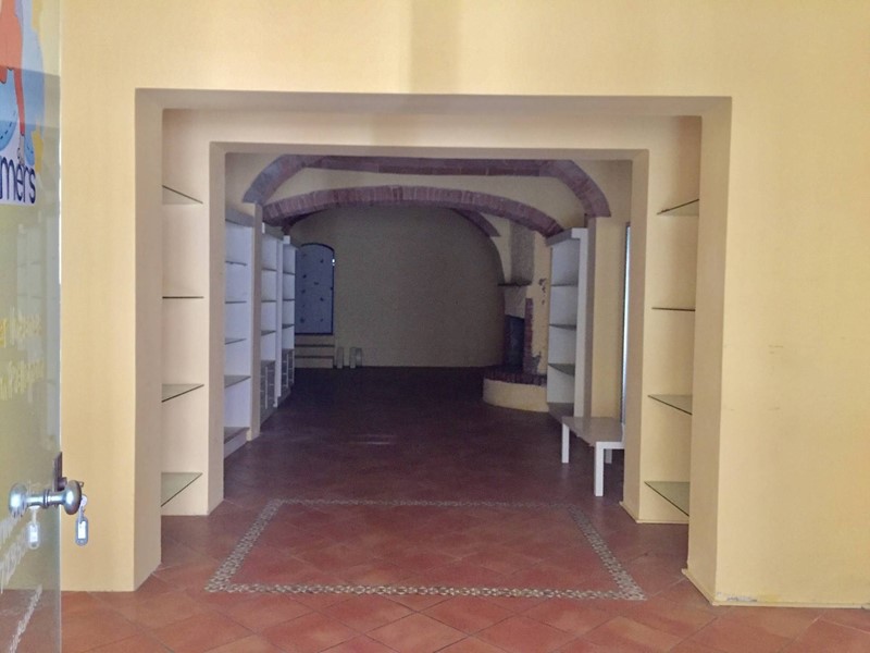 Attività commerciale in Affitto a Castelfiorentino, 700&euro;, 100 m²