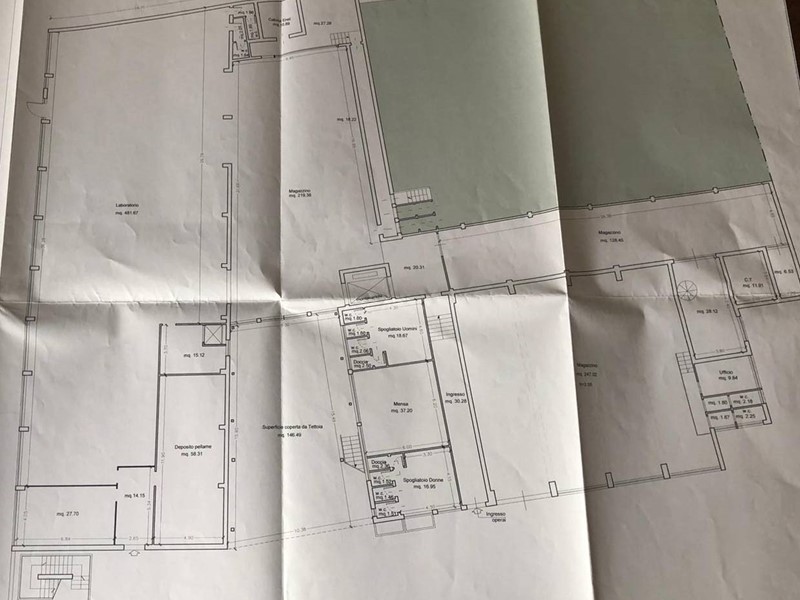 Capannone in Vendita a Gambassi Terme, 500'000€, 2500 m²