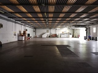 Attività commerciale in Affitto a Gambassi Terme, 1'800€, 1000 m²