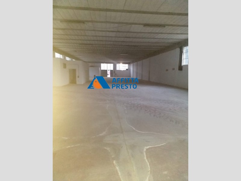 Attività commerciale in Affitto a Castelfiorentino, 2'000&euro;, 800 m²