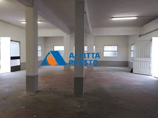Attività commerciale in Affitto a Certaldo, 800€, 206 m²