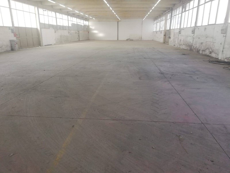 Attività commerciale in Affitto a Castelfiorentino, 2'500&euro;, 1000 m²