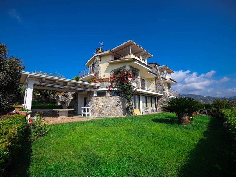 Villa in Vendita a Santa Marina, 800'000€, 400 m²