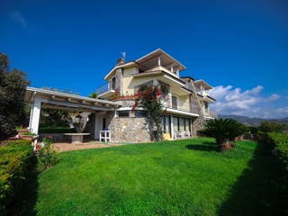 Appartamento in Vendita a Santa Marina, 270'000€, 140 m²