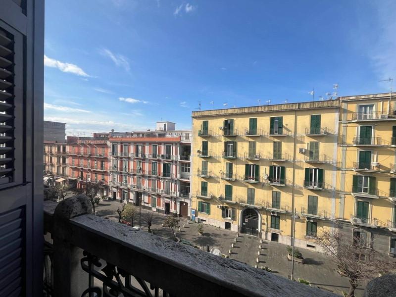 Appartamento in Vendita a Napoli, 149'000€, 165 m²