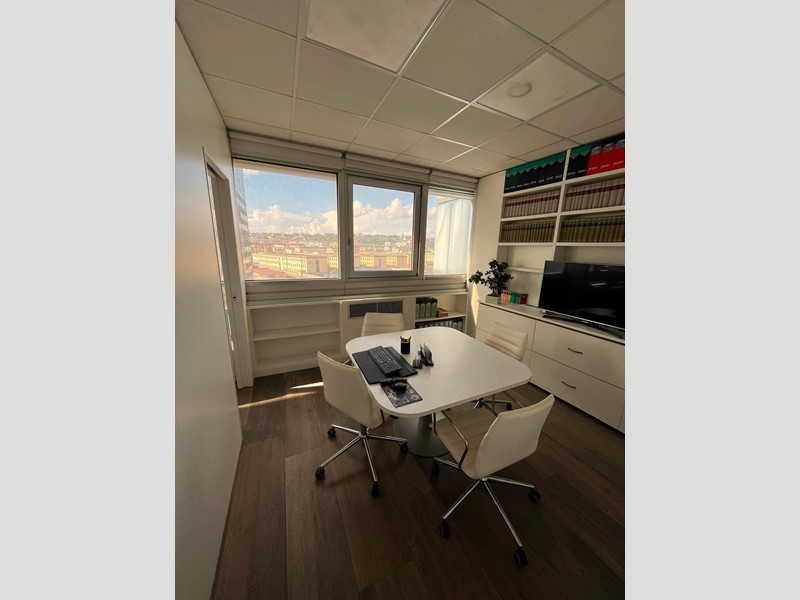 Ufficio in Vendita a Napoli, 135'000€, 50 m²