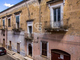 Appartamento in Vendita a San Vito dei Normanni, 140'000€, 191 m²