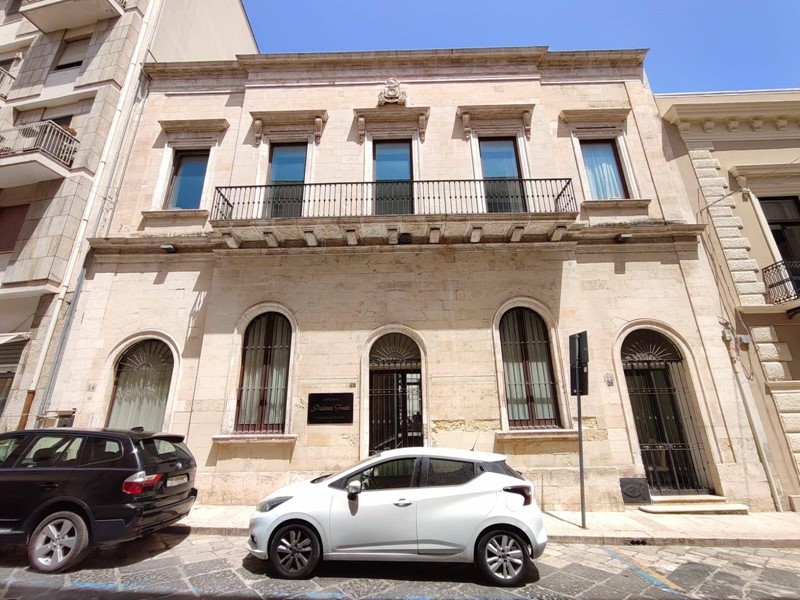 Appartamento in Vendita a Brindisi, 900'000€, 676 m²