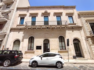 Appartamento in Vendita a Brindisi, 900'000€, 676 m²
