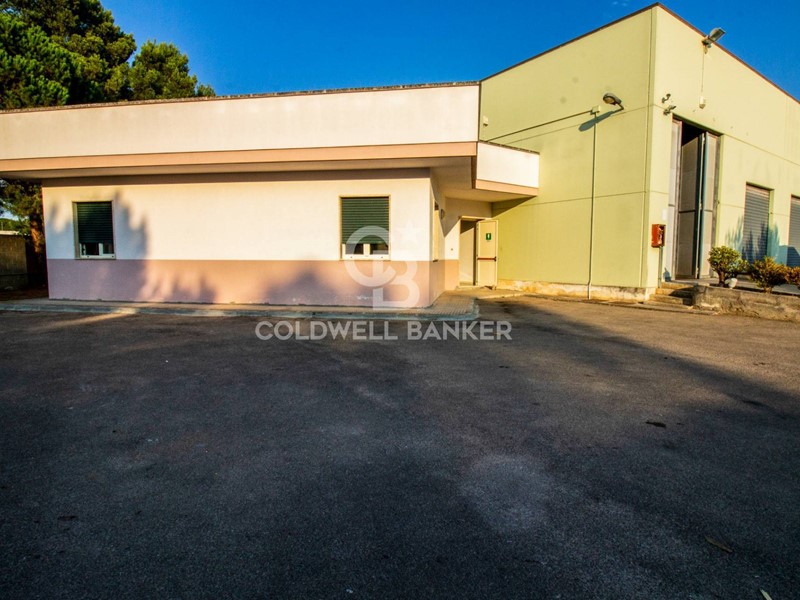 Capannone in Affitto a San Pietro Vernotico, 2'500€, 1000 m²