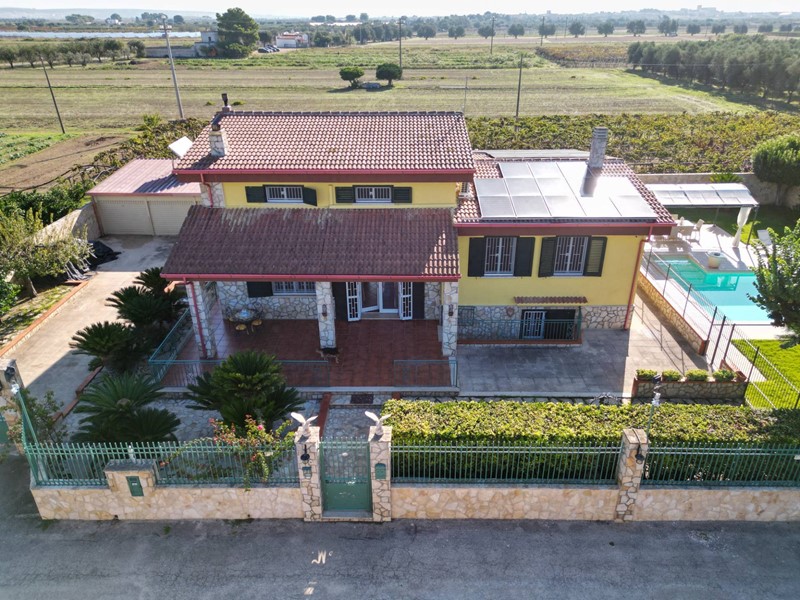 Villa in Vendita a Leporano, 420'000€, 300 m²