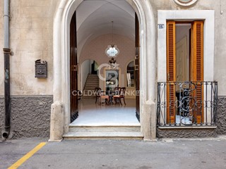 Appartamento in Vendita a Francavilla Fontana, 350'000€, 460 m²