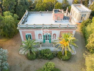 Villa in Vendita a Valenzano, 880'000€, 427 m²