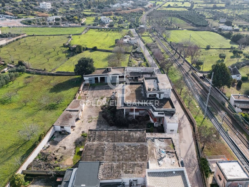 Immobile commerciale in Vendita a Cisternino, 800'000€, 1235 m²