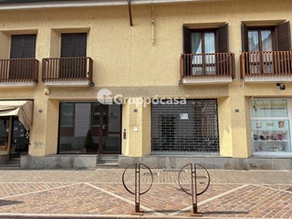 Immobile commerciale in Affitto a Magenta, 1'920€, 125 m²