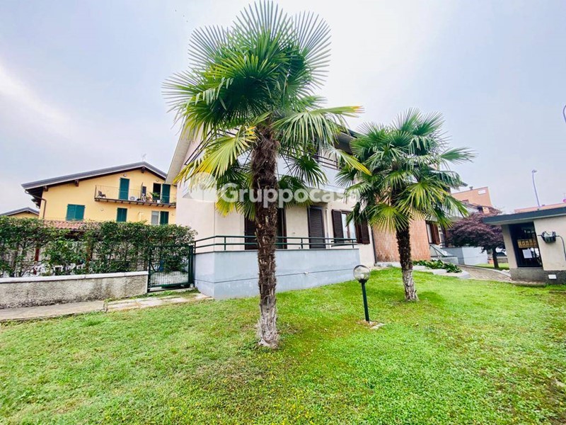 Immobile commerciale in Vendita a Robecco sul Naviglio, 75'000€, 112 m²