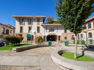 Ufficio in Affitto a Magenta, 1'300€, 137 m²