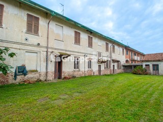 Casa Indipendente in Vendita a Inveruno, 350'000€, 500 m²