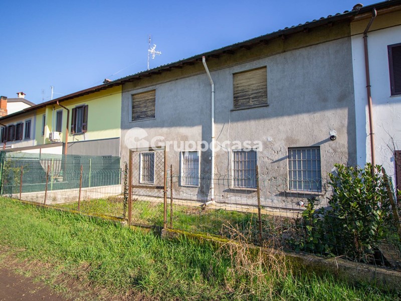 Rustico in Vendita a Nerviano, 120'000€, 155 m²