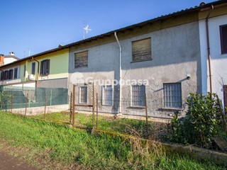 Rustico in Vendita a Nerviano, 120'000€, 155 m²