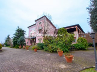 Appartamento in Vendita a Boffalora sopra Ticino, 1'750'000€, 1650 m²