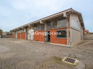 Capannone in Vendita a Boffalora sopra Ticino, 260'000€, 400 m²