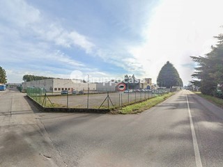 Immobile commerciale in Affitto a Cuggiono, 330'000€, 6600 m², con Box